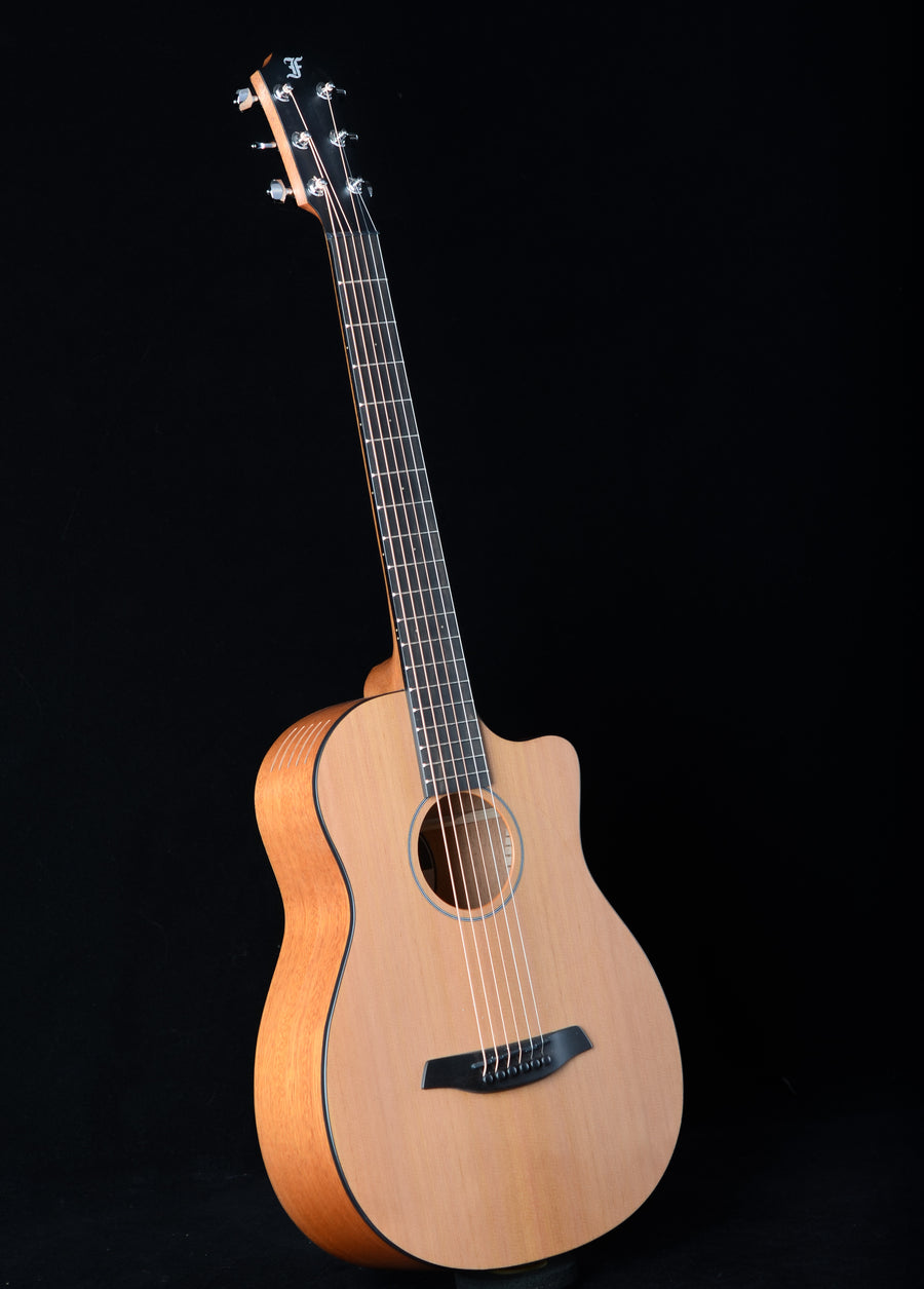 Furch Pioneer-CM a Travel Guitar - Western Red Cedar/African Mahogany